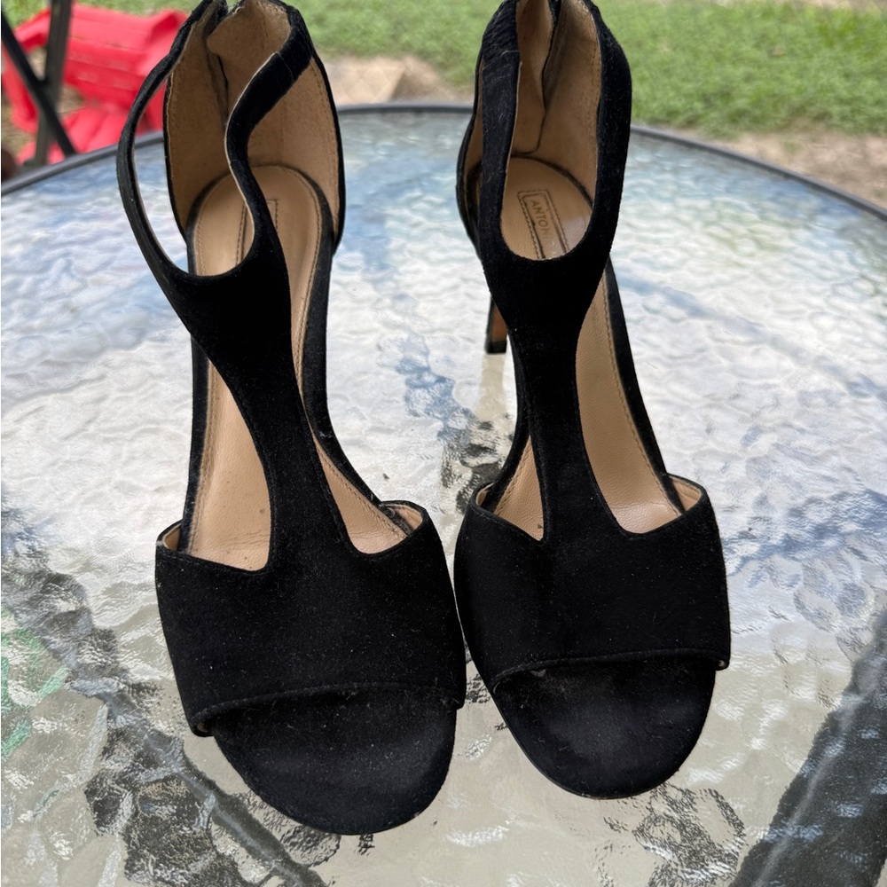 ANTONIO MELANI Black Heels T-Strap Elegance